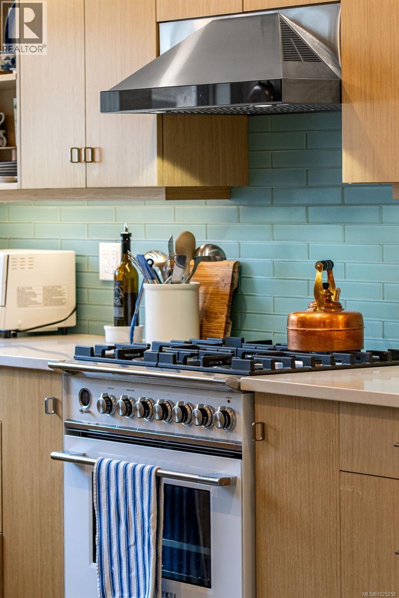 7 2585 Sinclair Rd Ne, Saanich, British Columbia  V8N 1C1 - Photo 12 - 1025258