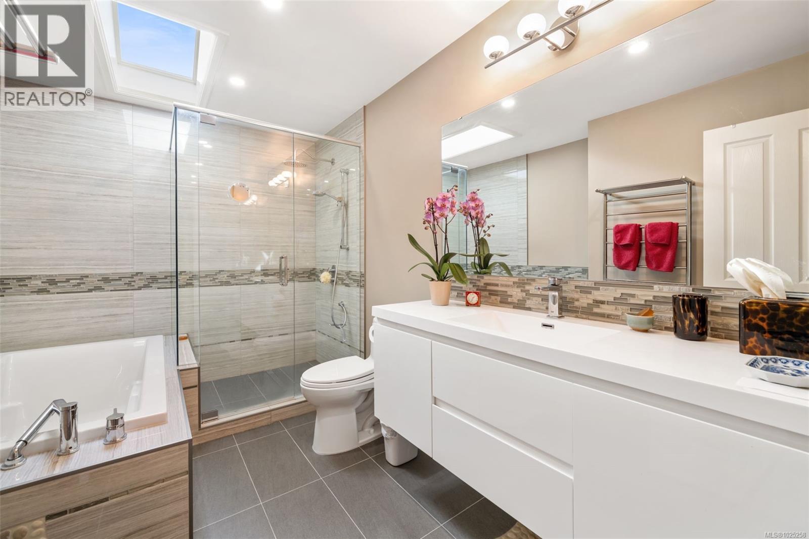 7 2585 Sinclair Rd Ne, Saanich, British Columbia  V8N 1C1 - Photo 26 - 1025258