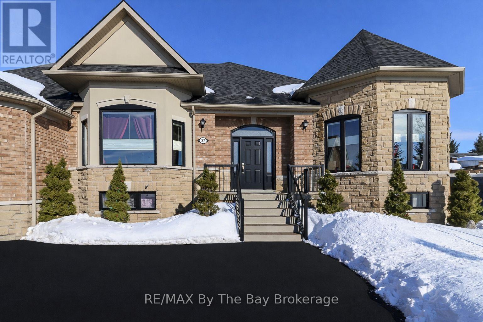 37 Walnut Drive, Wasaga Beach, Ontario L9Z 0A8 - Photo 11 - S12837638