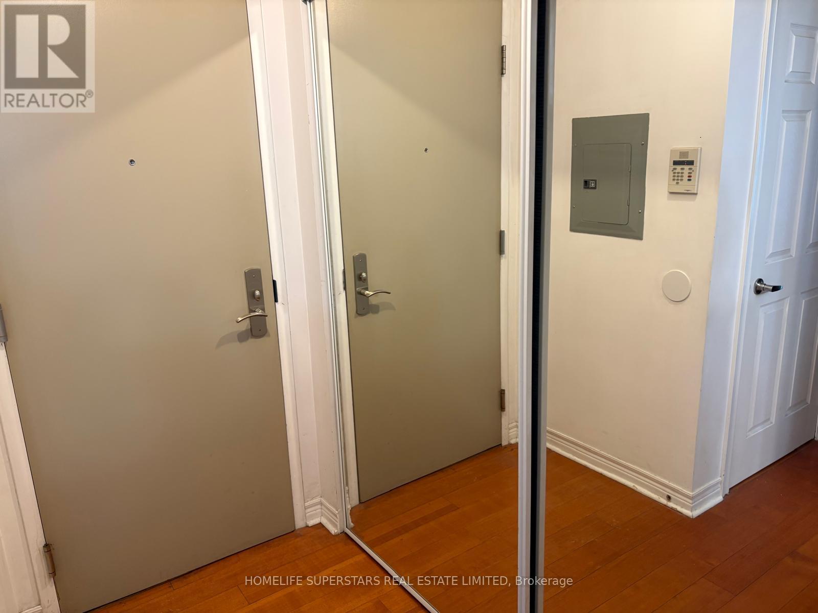 2807 - 763 Bay Street, Toronto, Ontario  M5G 2R3 - Photo 2 - C12753718