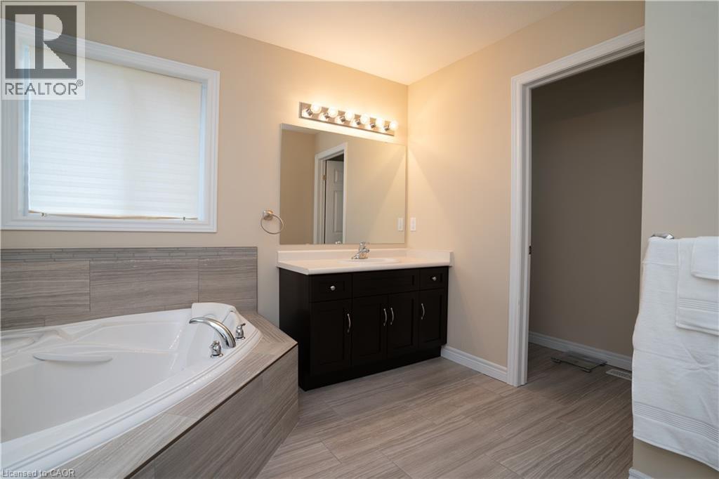 792 Snowberry Court, Waterloo, Ontario  N2V 0E7 - Photo 32 - 40808985