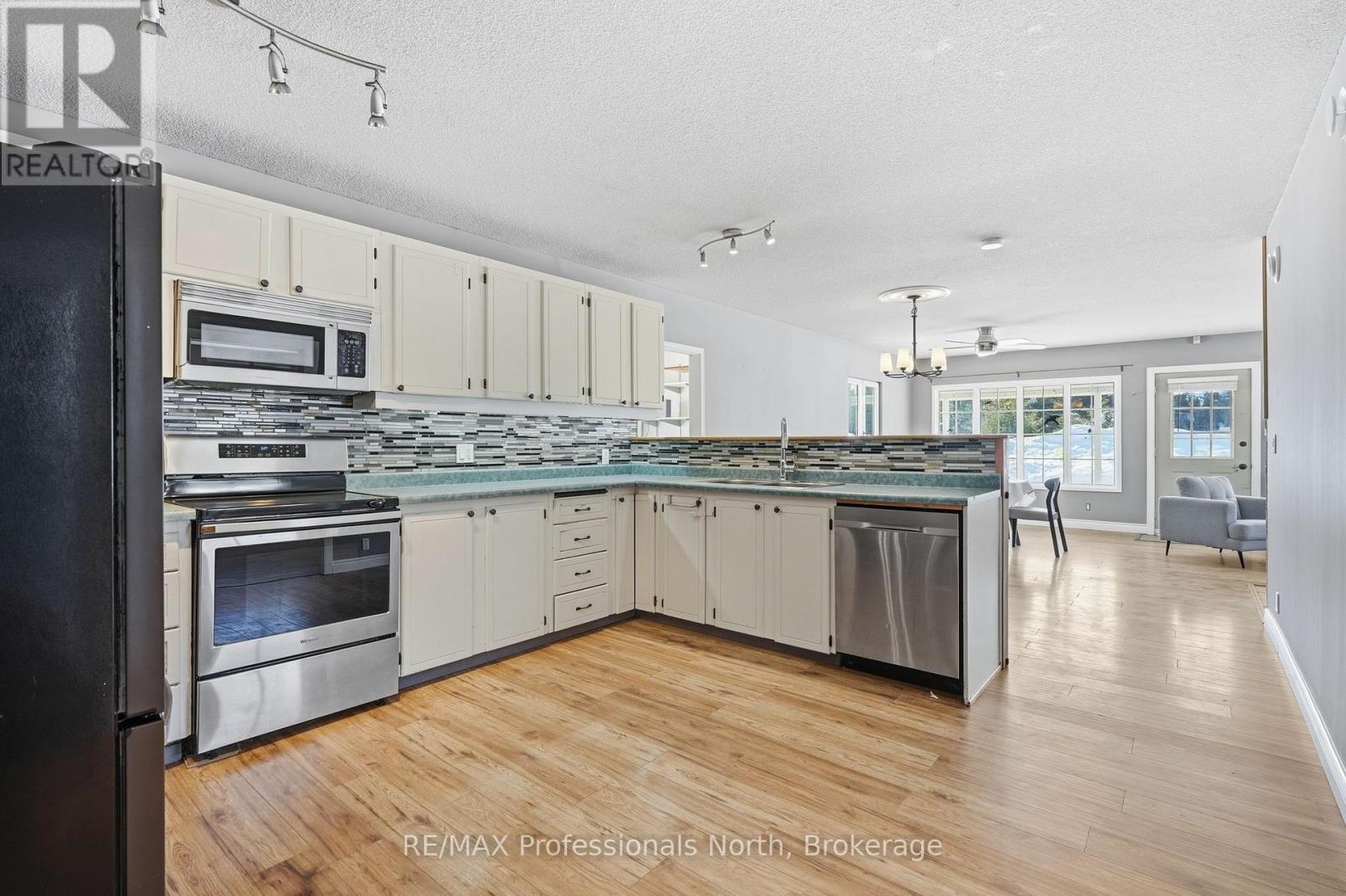 1003 Settlers Lane, Bracebridge, Ontario  P1L 1W9 - Photo 16 - X12837644