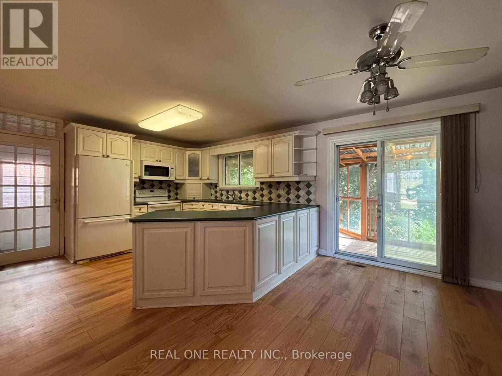 1377 Old Green Lane E, East Gwillimbury, Ontario  L9N 0L8 - Photo 9 - N12373097