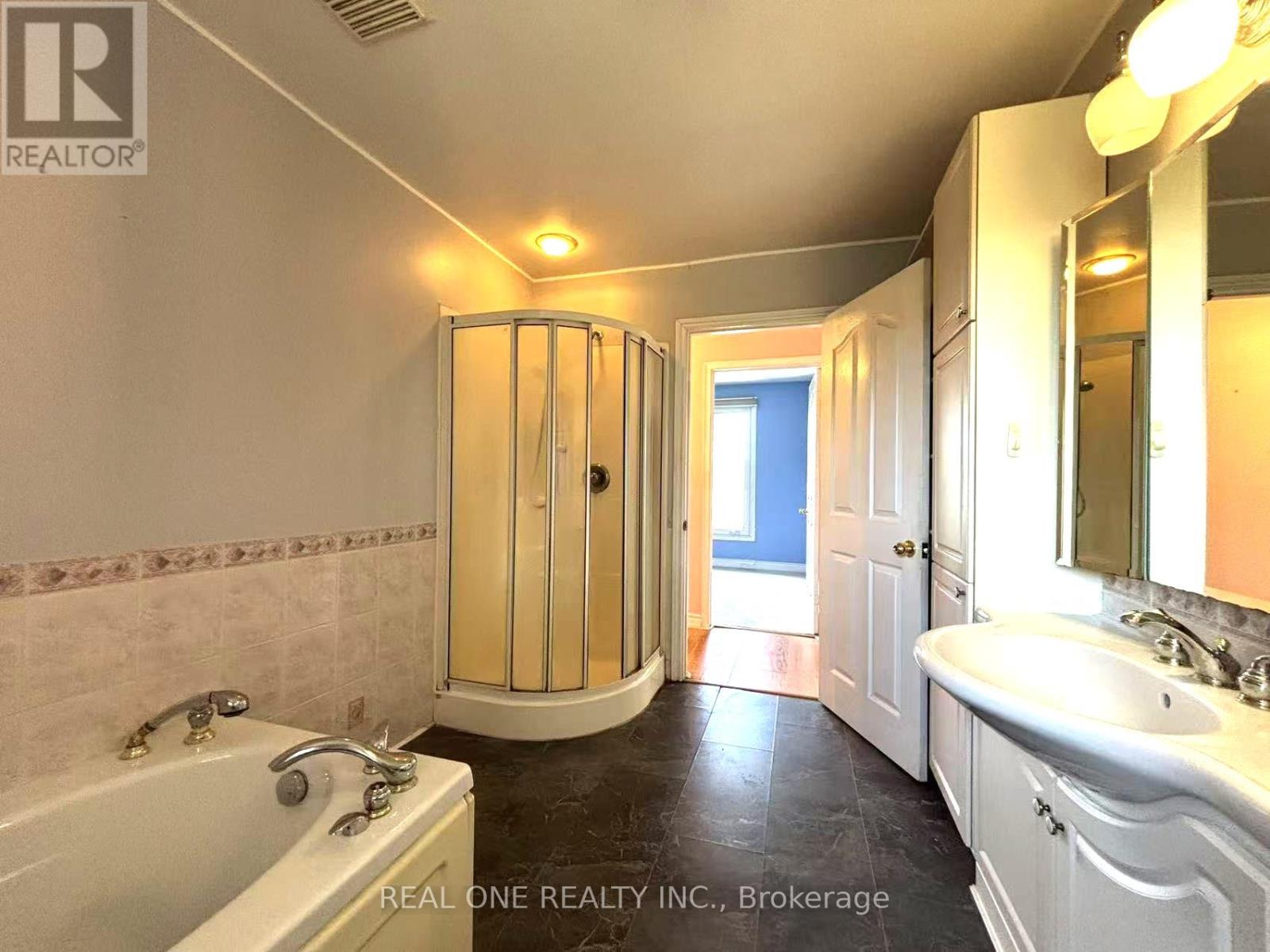 1377 Old Green Lane E, East Gwillimbury, Ontario  L9N 0L8 - Photo 18 - N12373097