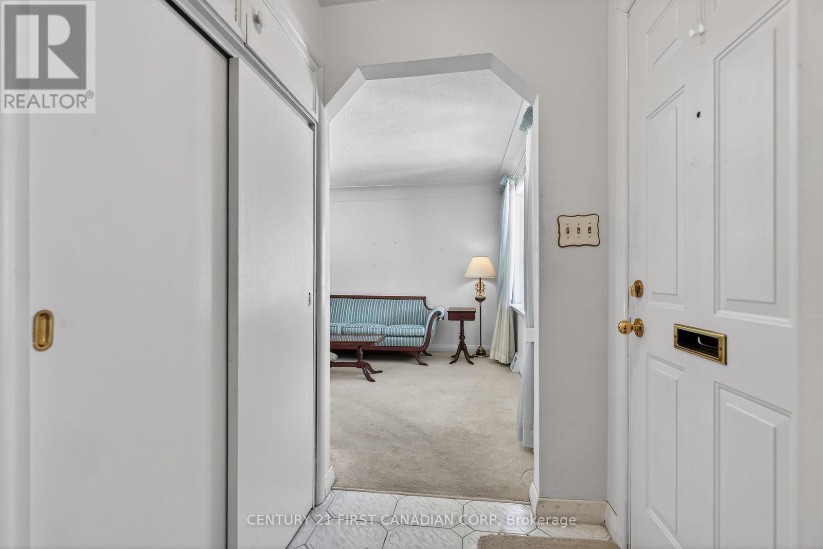 294 Stephen Street, London South, Ontario  N6K 2N1 - Photo 4 - X12837598