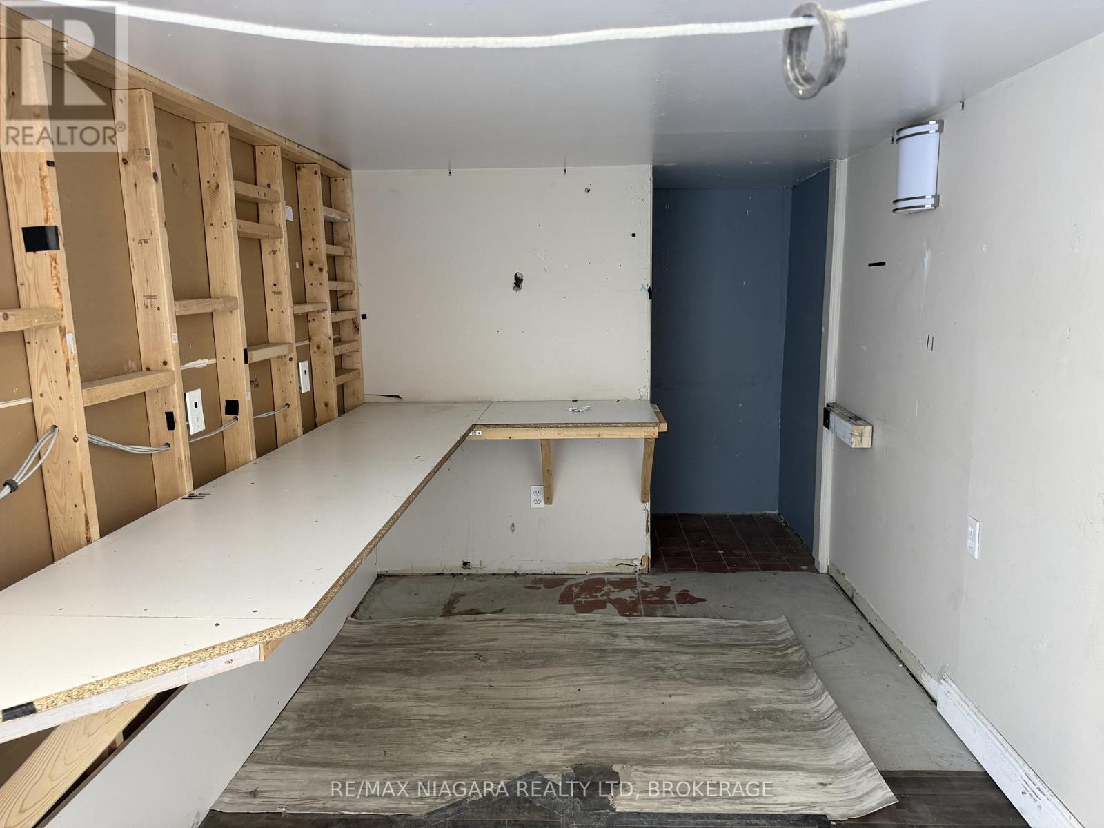 577 Niagara Street, Welland, Ontario L3C 1L9 - Photo 4 - X12826478