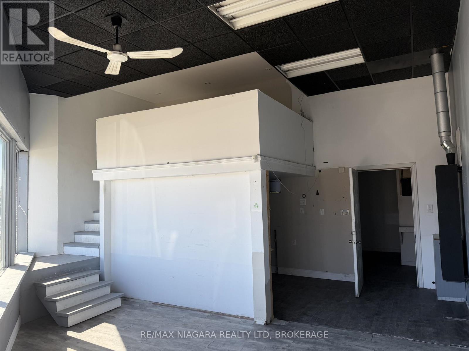 577 Niagara Street, Welland, Ontario L3C 1L9 - Photo 2 - X12826478