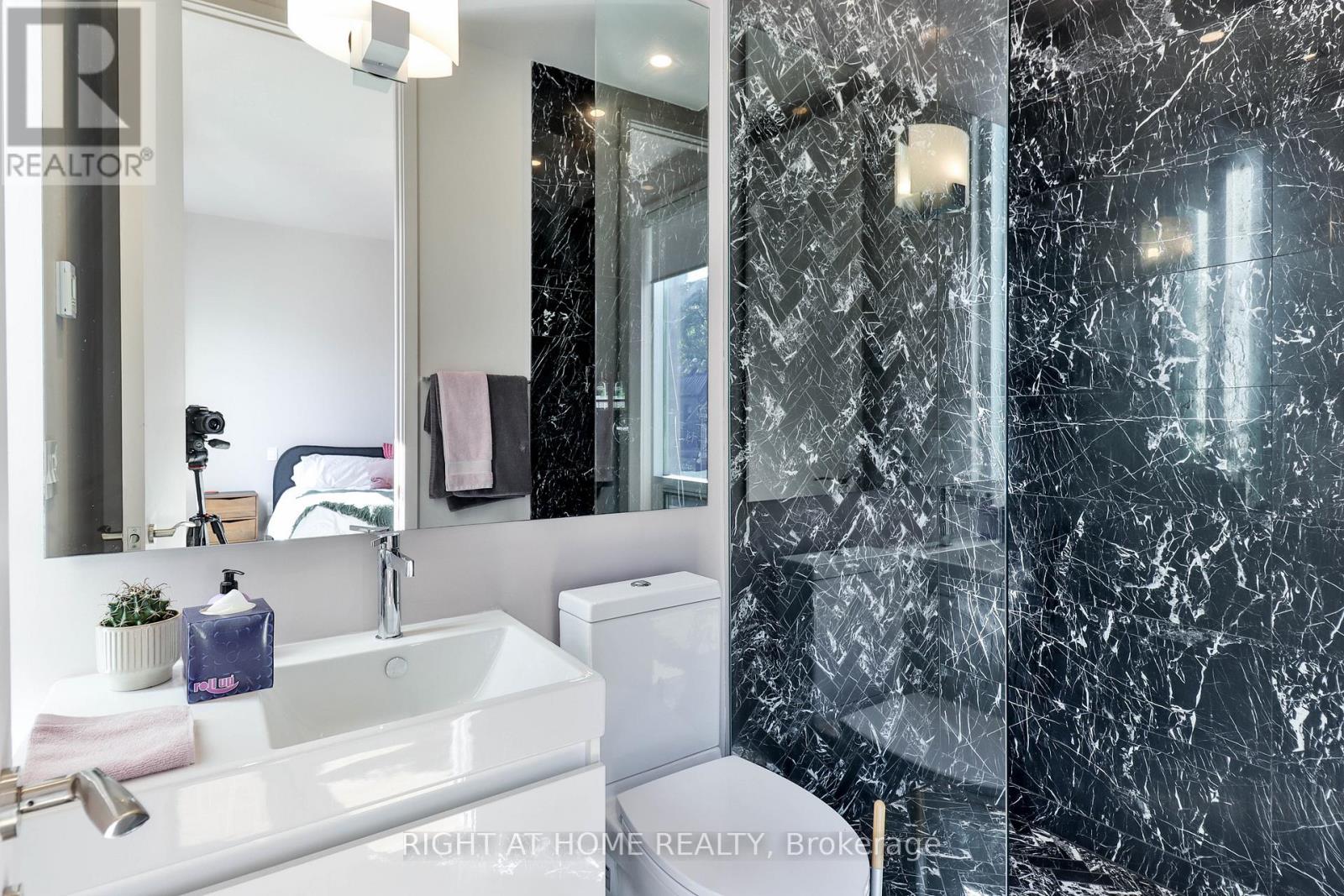 18 Mitchell Avenue, Toronto, Ontario  M6J 1B9 - Photo 19 - C12837568