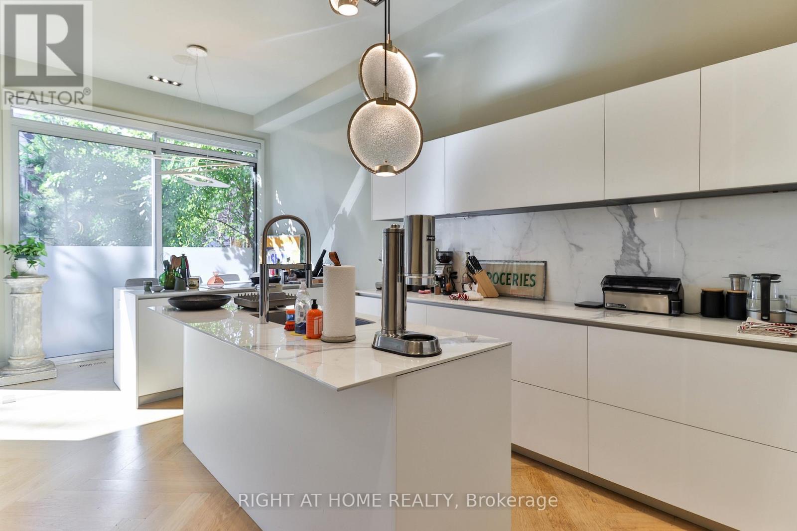 18 Mitchell Avenue, Toronto, Ontario  M6J 1B9 - Photo 2 - C12837568