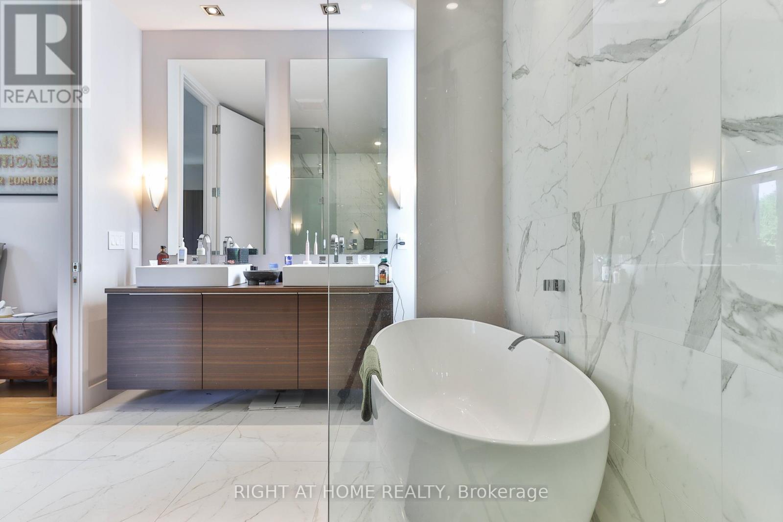 18 Mitchell Avenue, Toronto, Ontario  M6J 1B9 - Photo 20 - C12837568