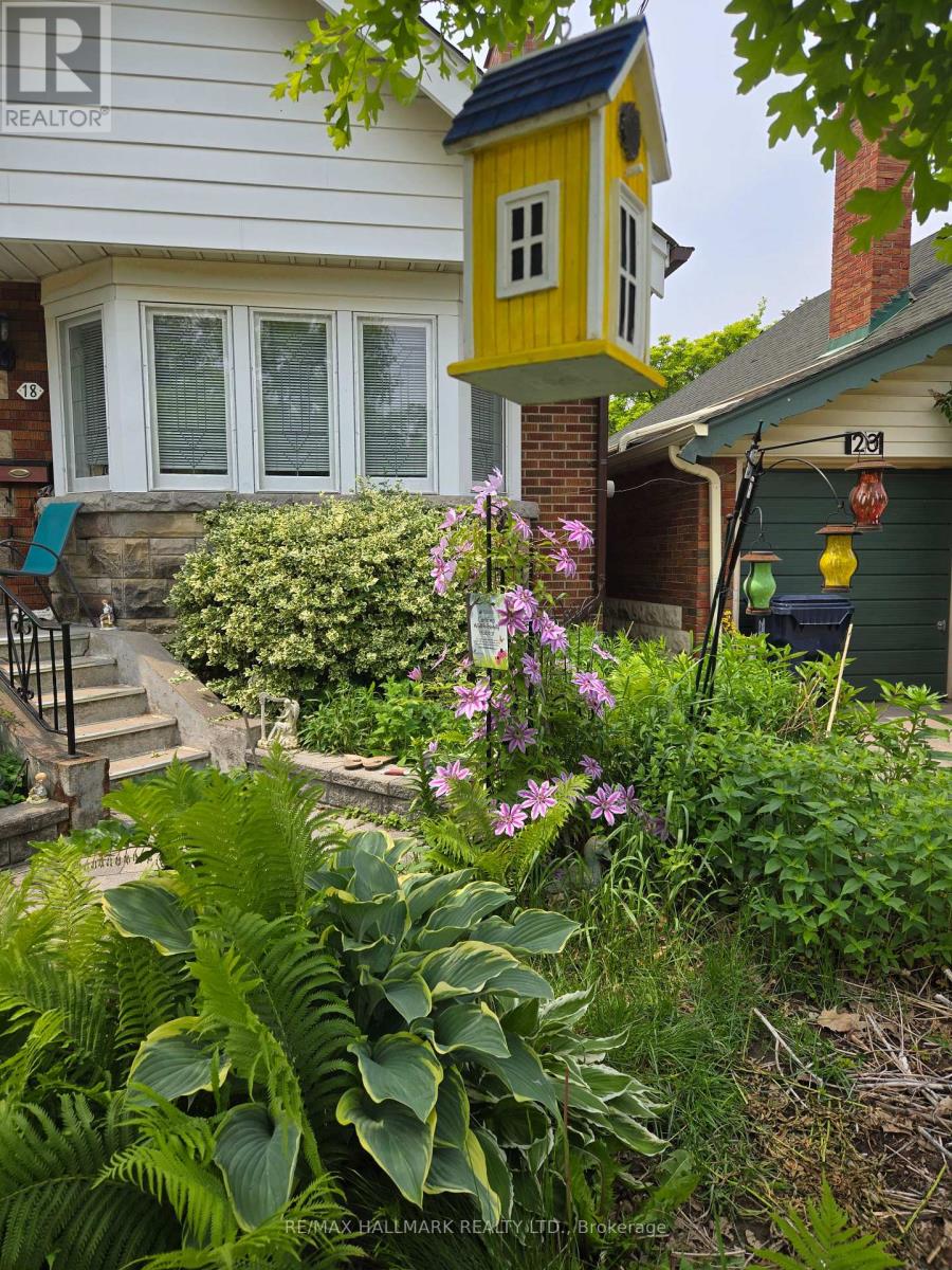 18 Fairside Avenue, Toronto, Ontario  M4C 3G9 - Photo 4 - E12837528