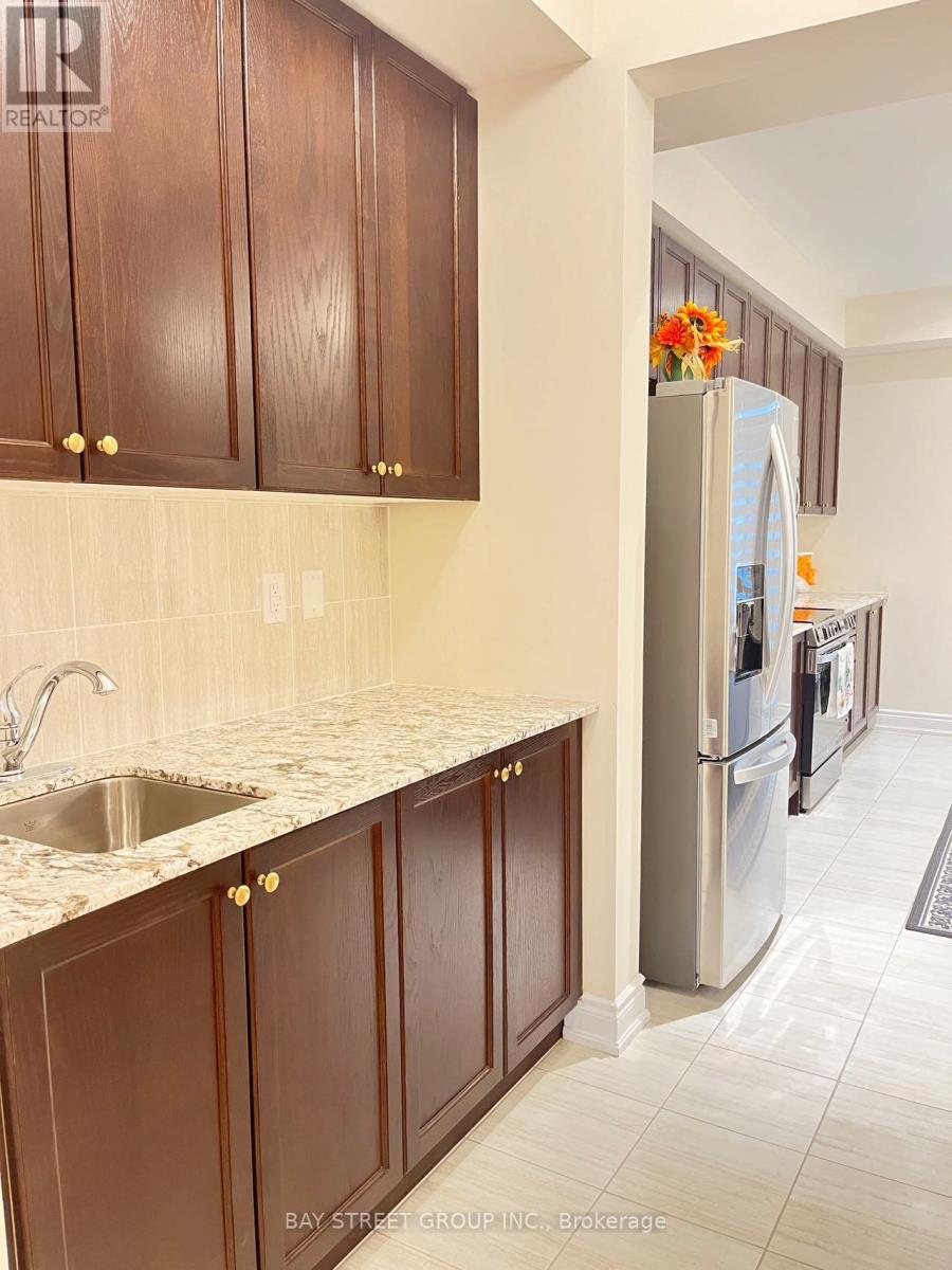 251 Tennant Circle, Vaughan, Ontario  L4H 5L4 - Photo 3 - N12837556