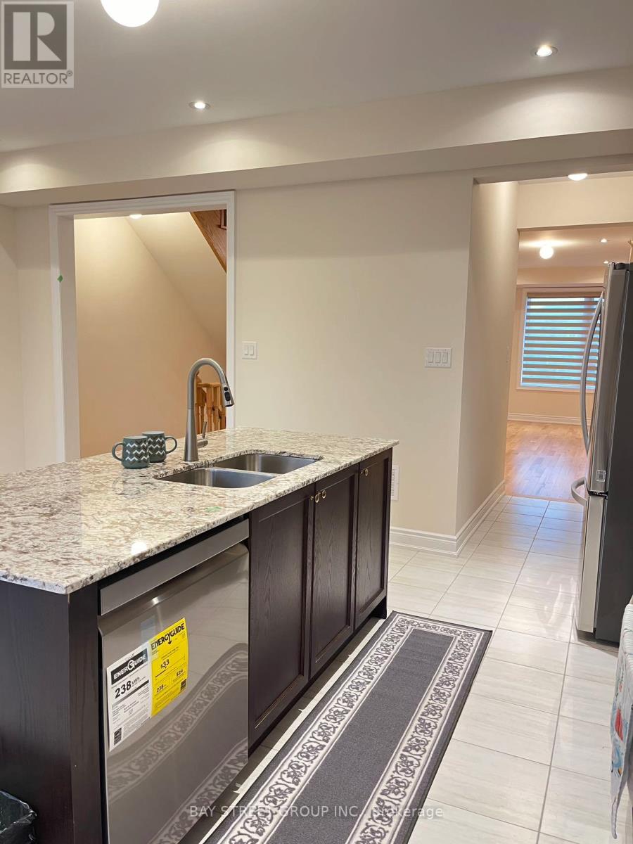 251 Tennant Circle, Vaughan, Ontario  L4H 5L4 - Photo 6 - N12837556