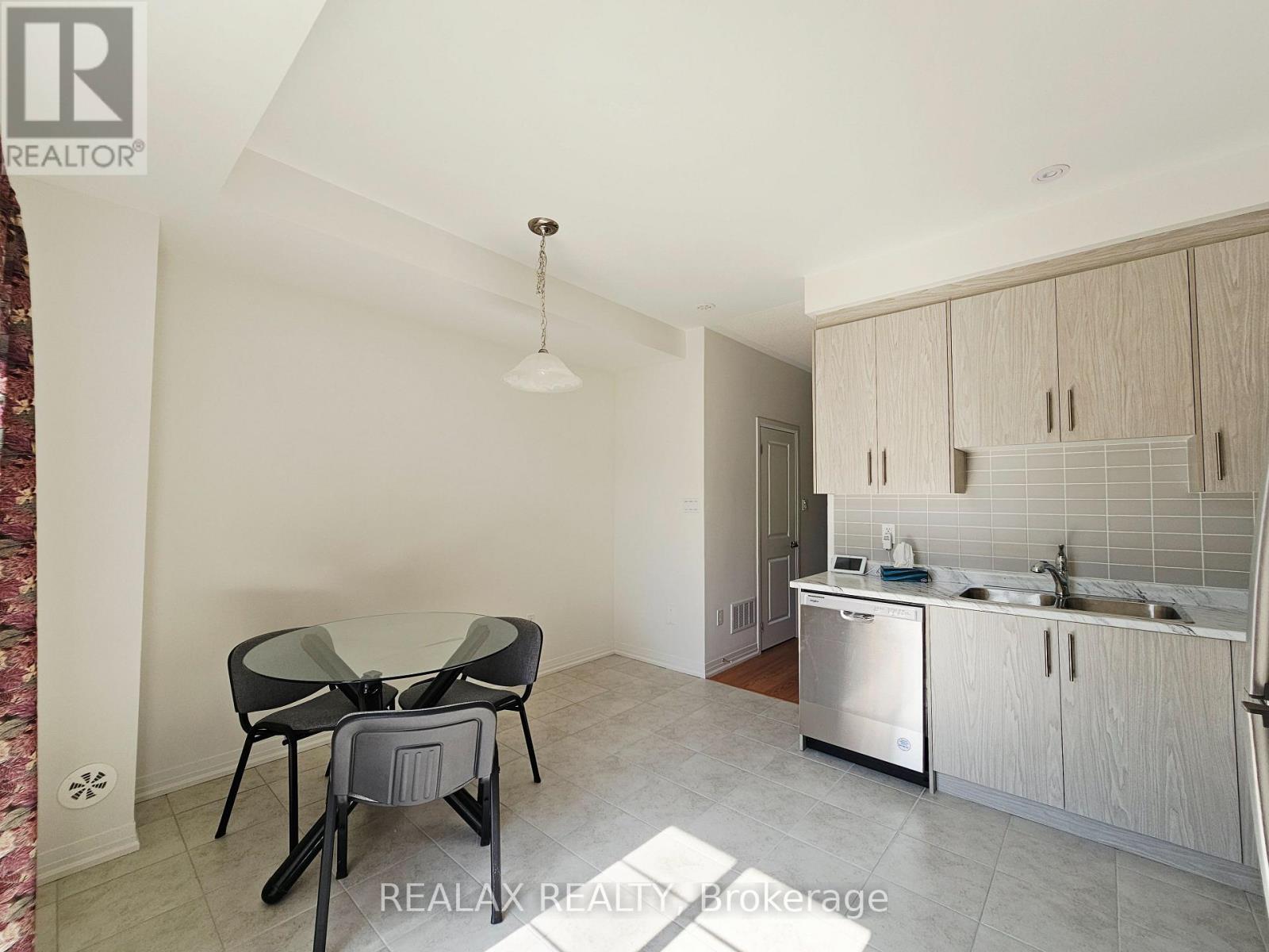 103 Carneros Way, Markham, Ontario  L6B 1R2 - Photo 6 - N12837604