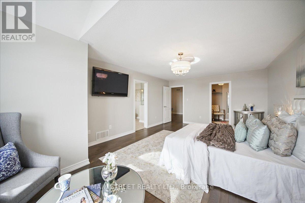 38 Carriage House Court, Richmond Hill, Ontario  L4E 4V3 - Photo 19 - N12837606