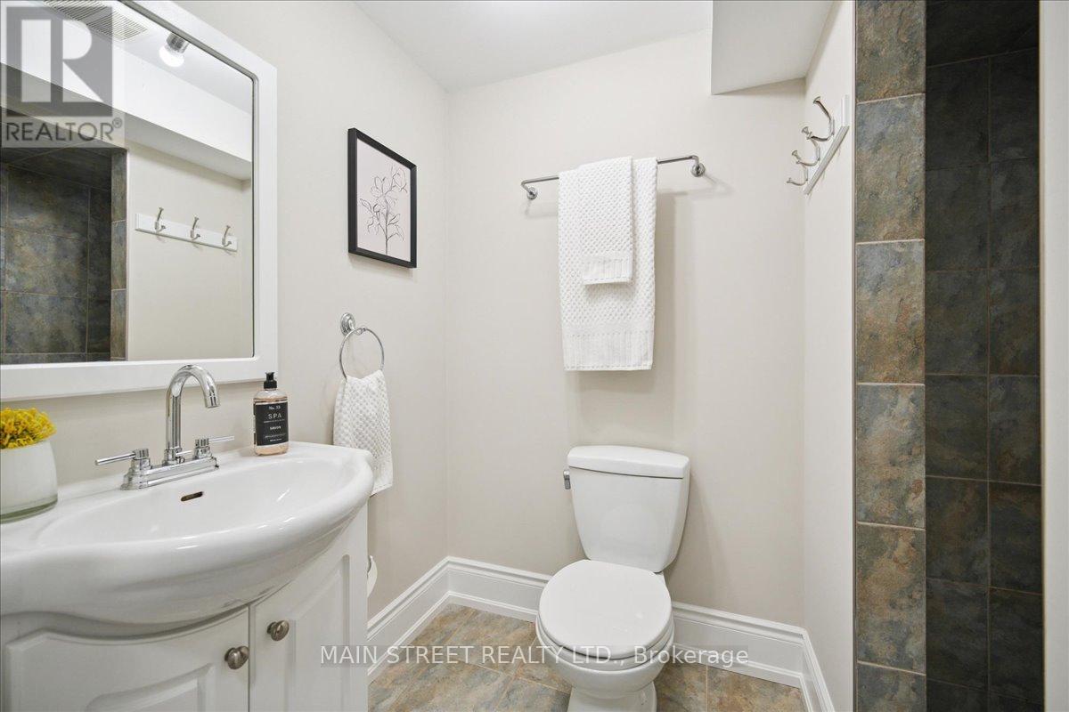 38 Carriage House Court, Richmond Hill, Ontario  L4E 4V3 - Photo 31 - N12837606