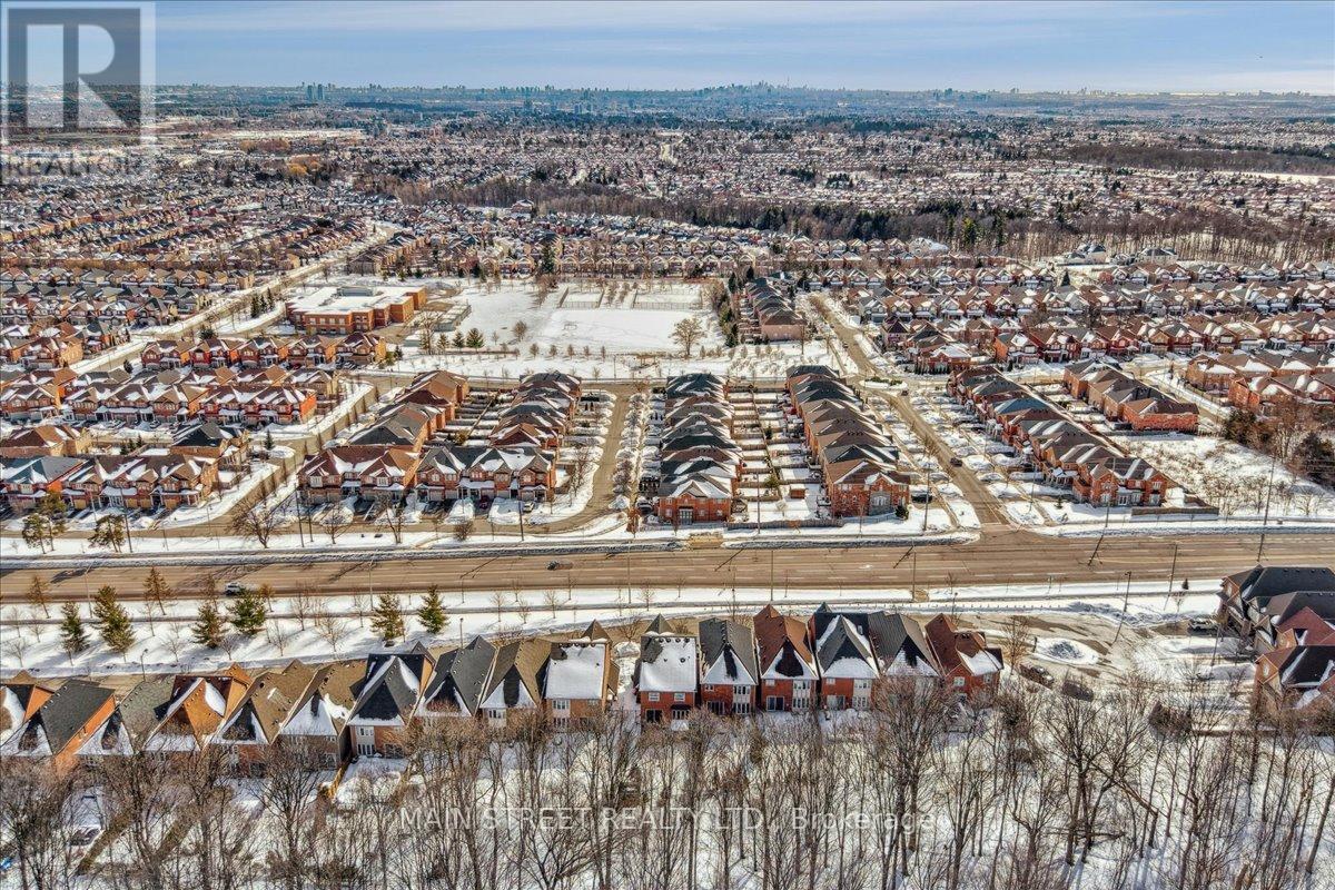 38 Carriage House Court, Richmond Hill, Ontario  L4E 4V3 - Photo 37 - N12837606