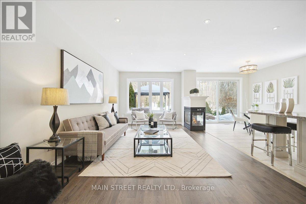 38 Carriage House Court, Richmond Hill, Ontario  L4E 4V3 - Photo 5 - N12837606