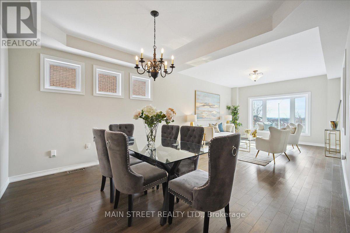 38 Carriage House Court, Richmond Hill, Ontario  L4E 4V3 - Photo 8 - N12837606