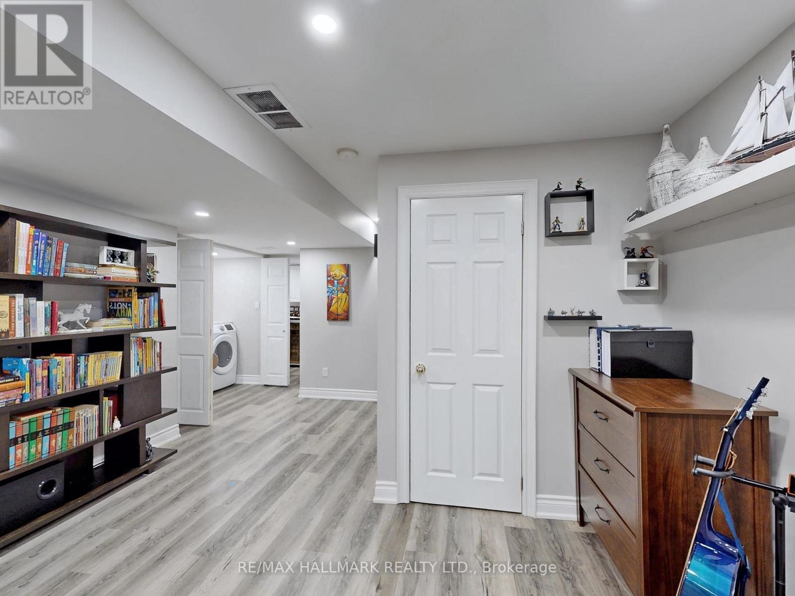 62 Crittenden Drive, Georgina, Ontario  L4P 4E3 - Photo 38 - N12837626