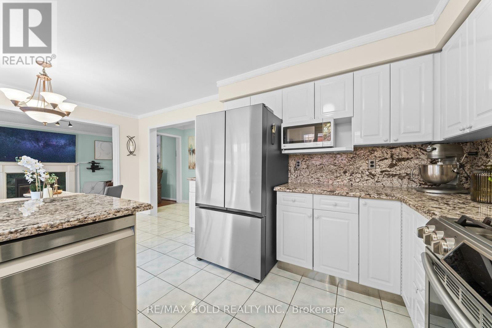 186 Mountainberry Road, Brampton, Ontario  L6R 2L2 - Photo 14 - W12837520