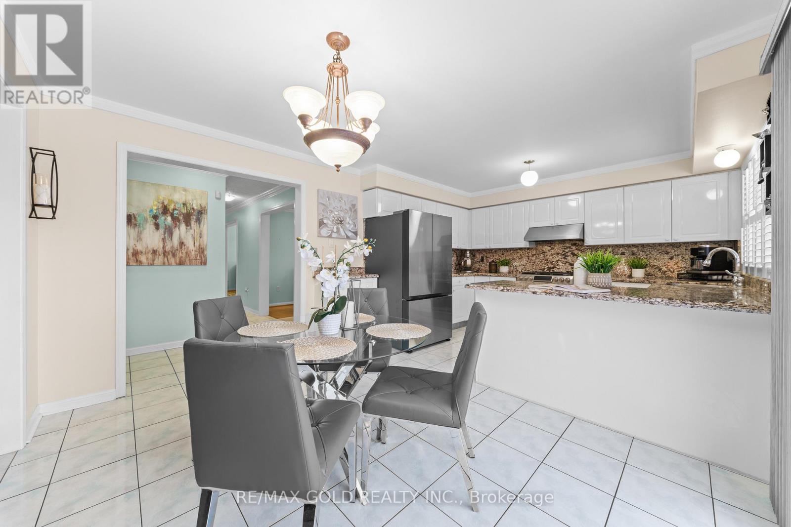 186 Mountainberry Road, Brampton, Ontario  L6R 2L2 - Photo 17 - W12837520