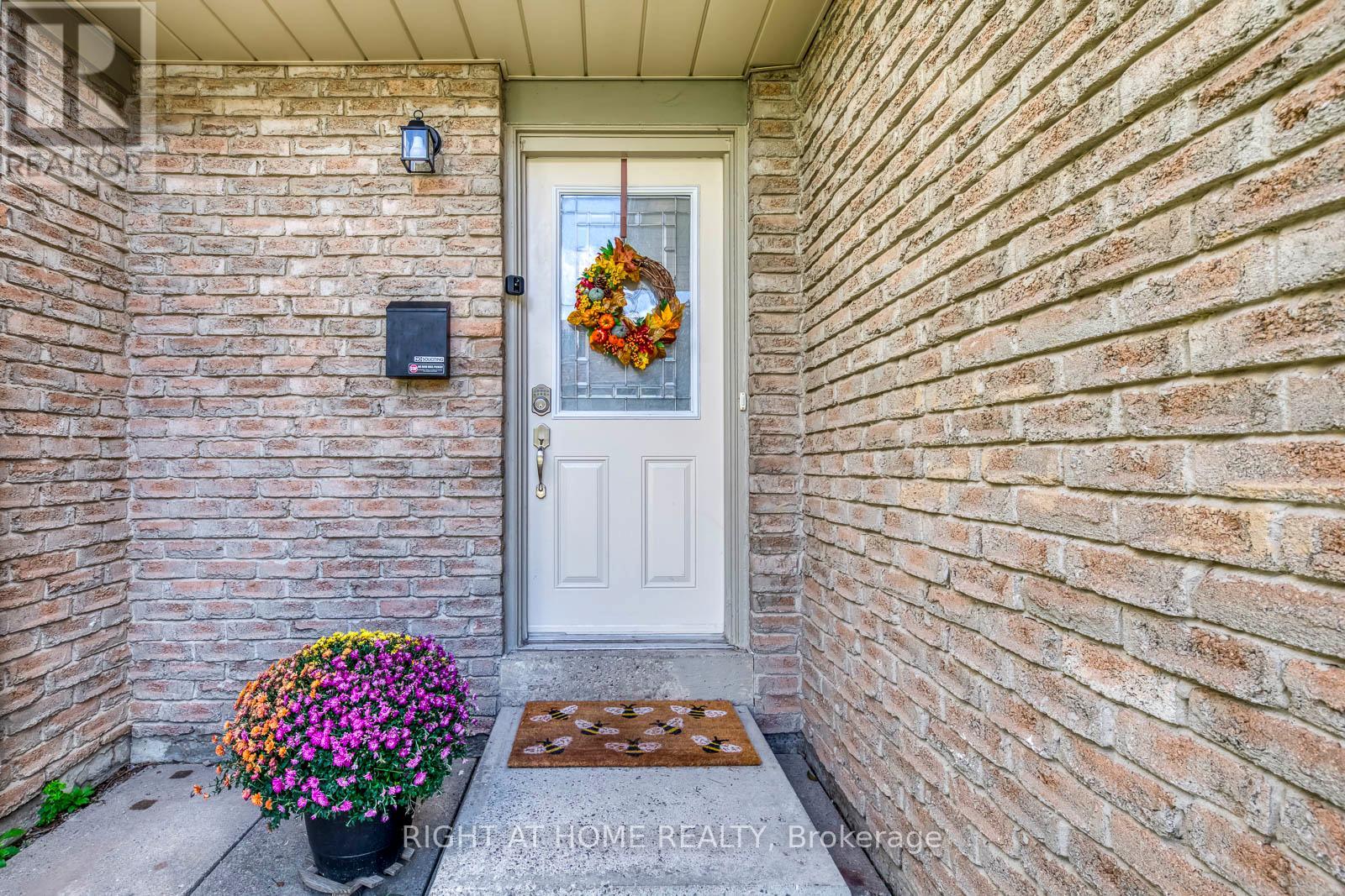 132 Ashton Crescent, Brampton, Ontario  L6S 3J9 - Photo 2 - W12837574