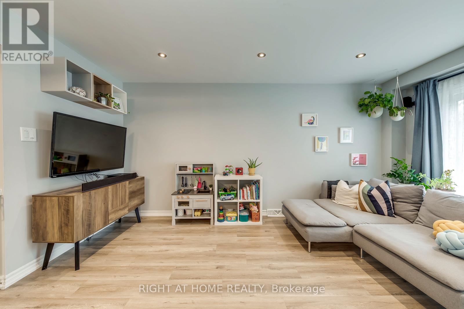 132 Ashton Crescent, Brampton, Ontario  L6S 3J9 - Photo 6 - W12837574