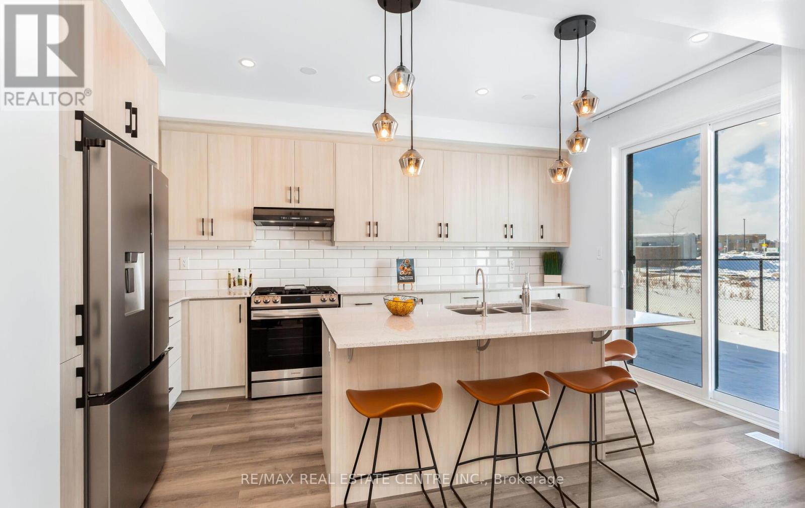 1343 Copley Court, Milton, Ontario  L9E 2E7 - Photo 16 - W12837576