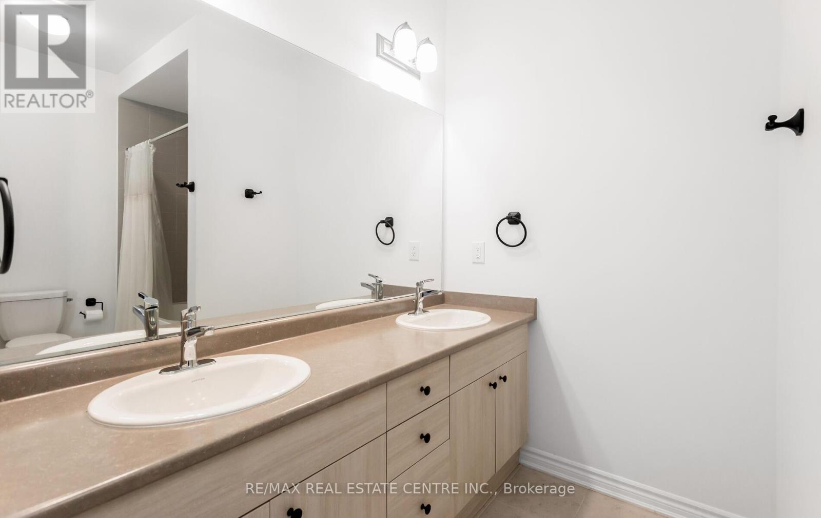 1343 Copley Court, Milton, Ontario  L9E 2E7 - Photo 27 - W12837576