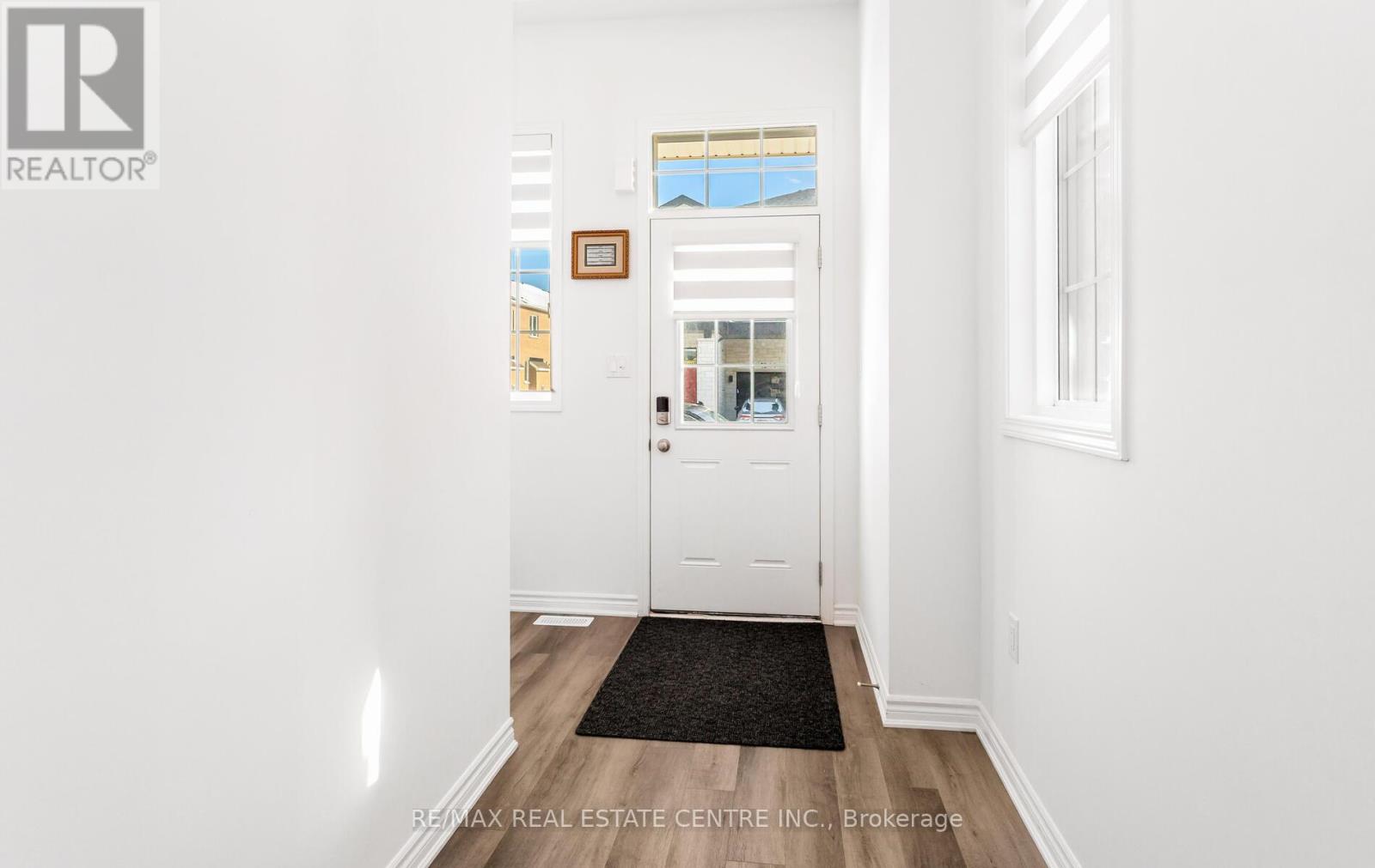 1343 Copley Court, Milton, Ontario  L9E 2E7 - Photo 6 - W12837576