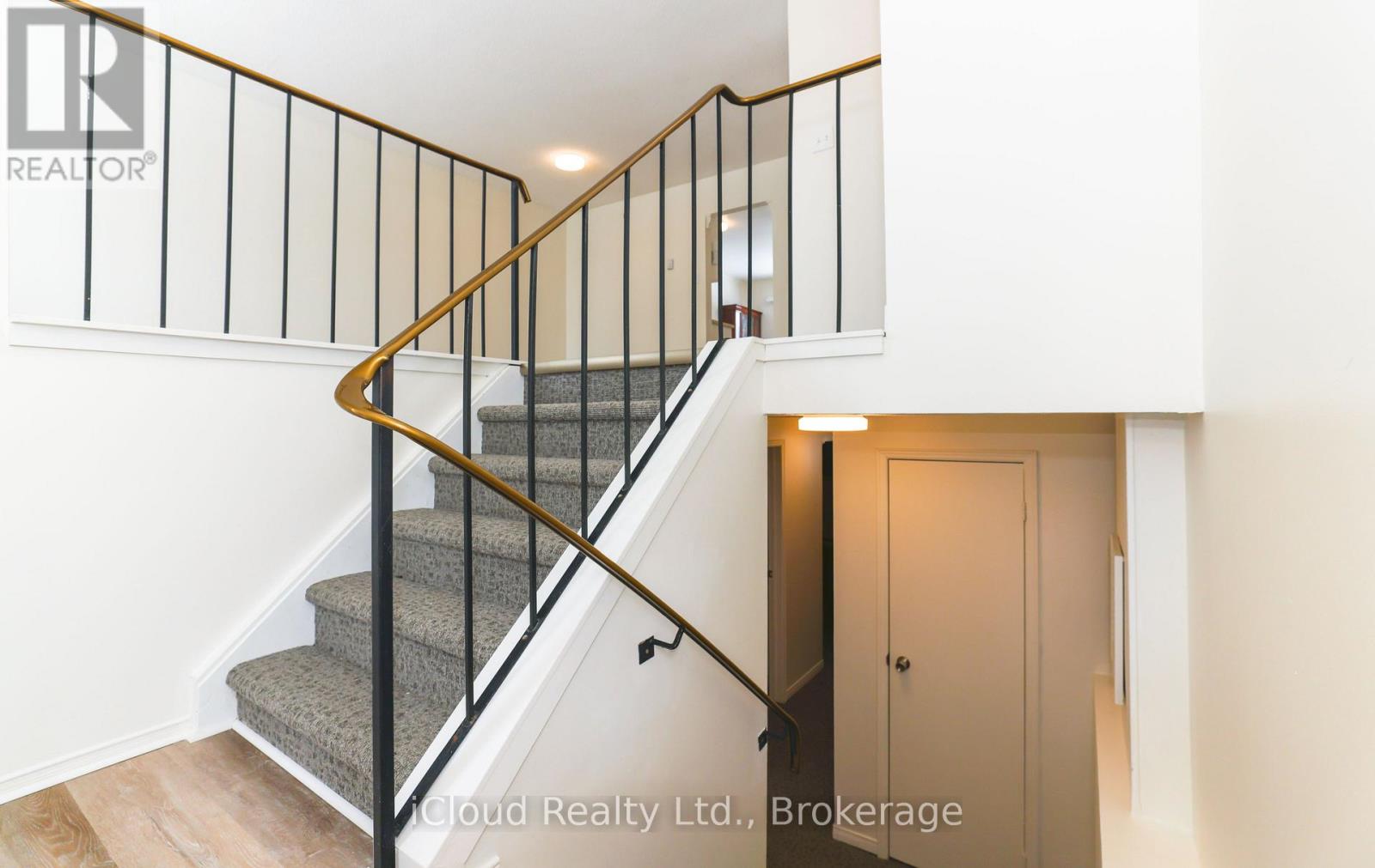 18 Quarry Drive, Orangeville, Ontario  L9W 3S6 - Photo 2 - W12837594