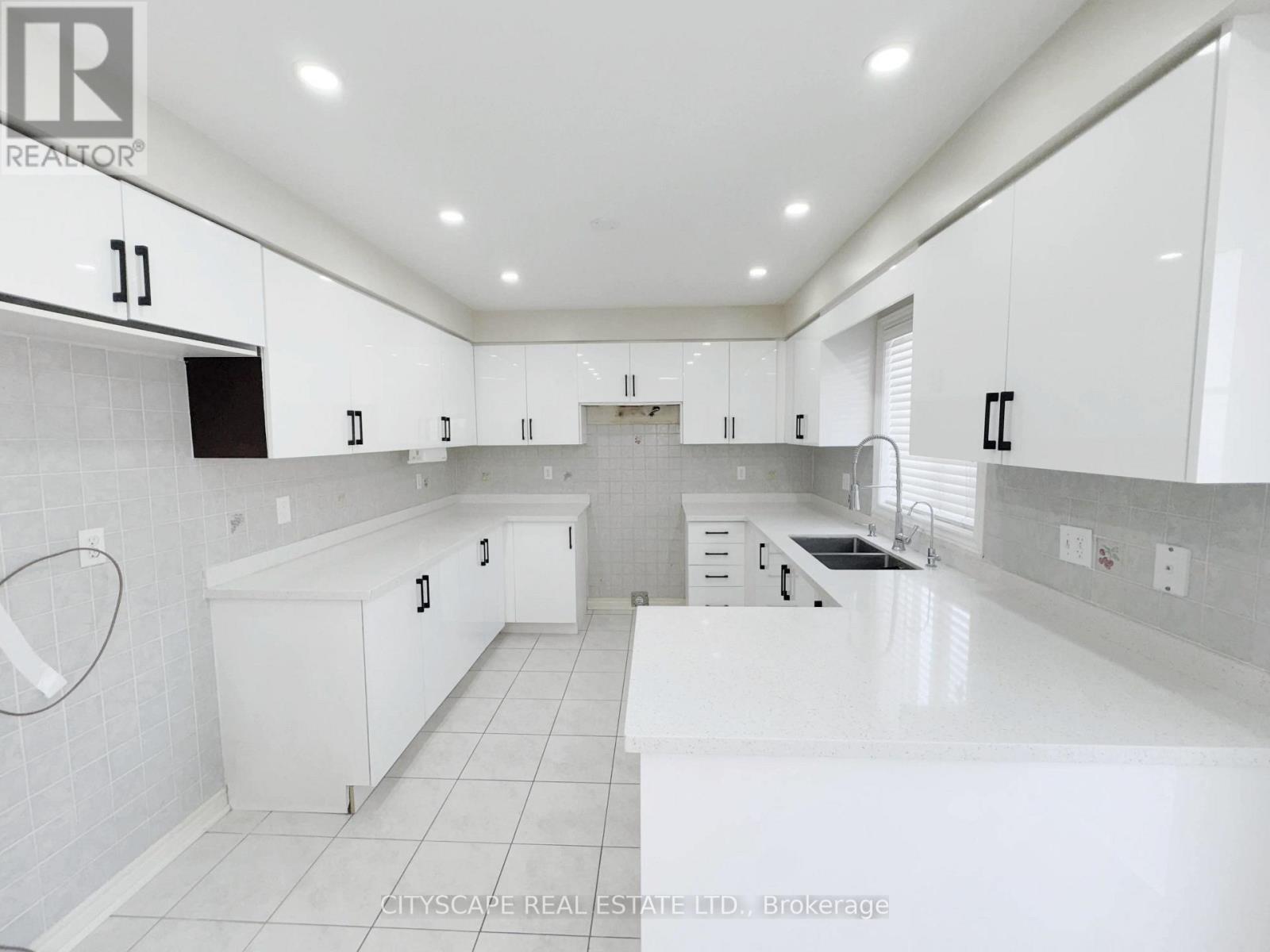 127 Barleyfield Road, Brampton, Ontario  L6R 2J4 - Photo 11 - W12837596