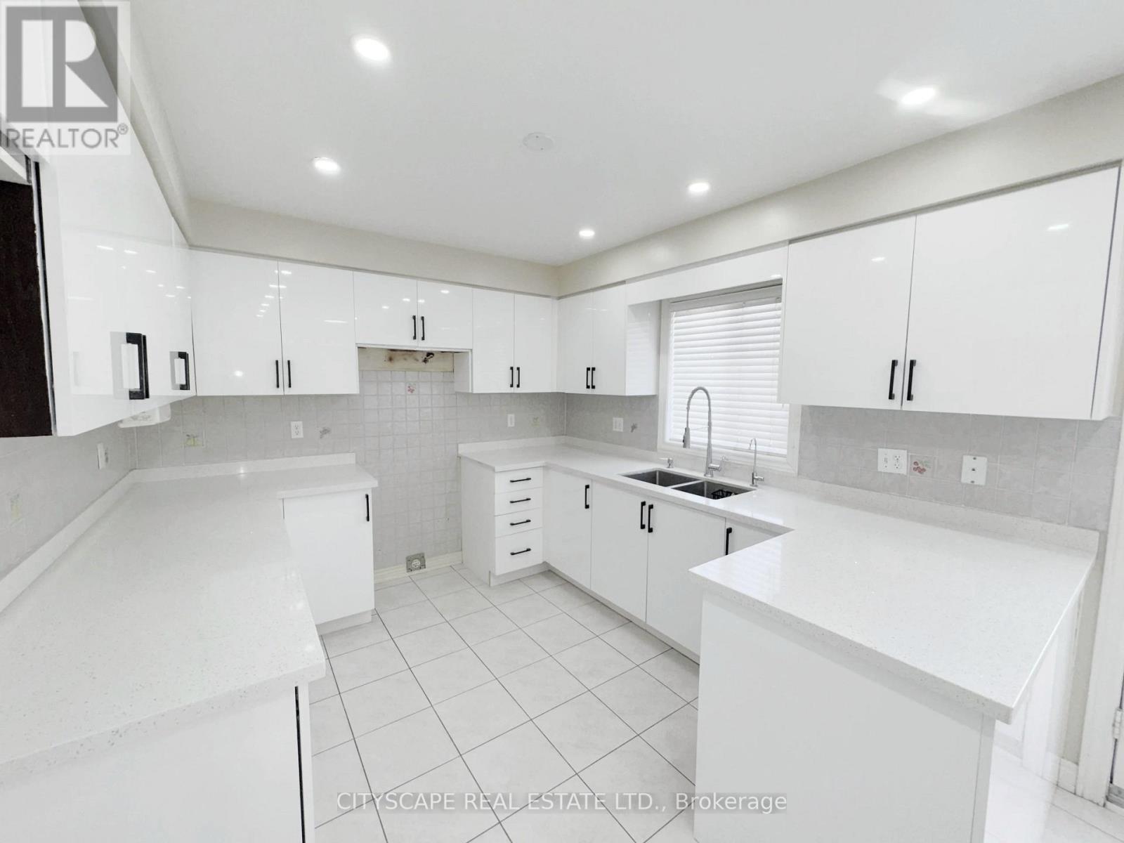 127 Barleyfield Road, Brampton, Ontario  L6R 2J4 - Photo 12 - W12837596