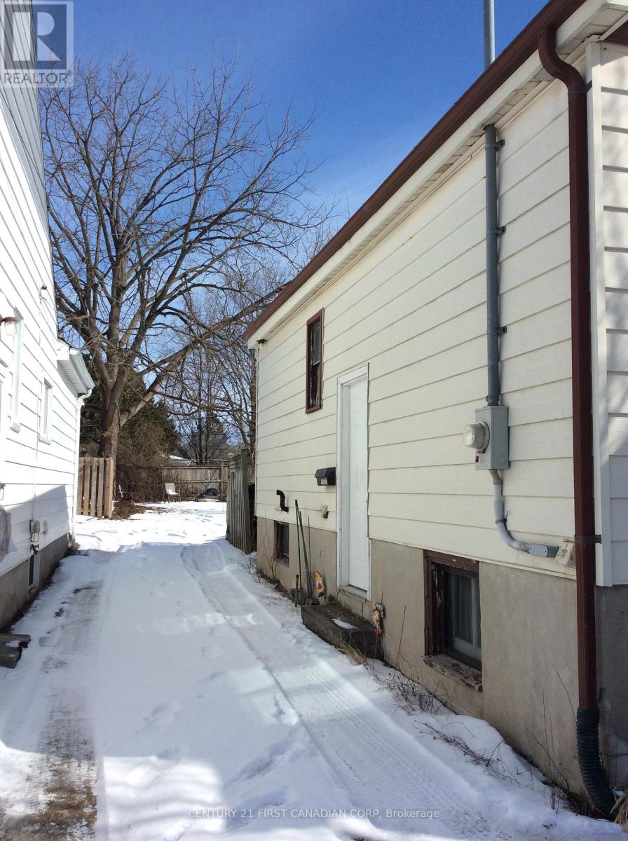 72 Lyman Street, London East, Ontario  N5Y 1M6 - Photo 2 - X12825142