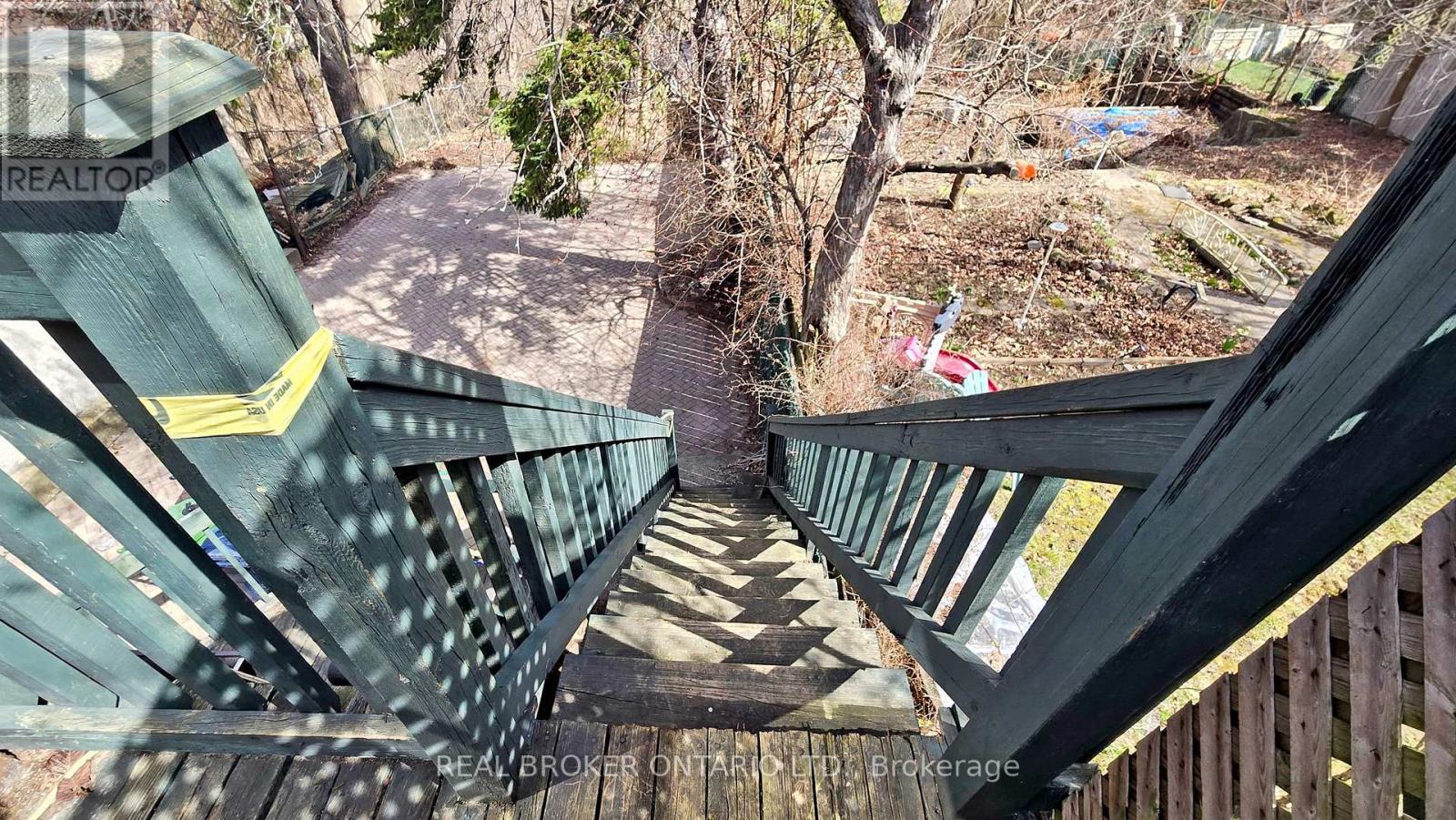 Upper - 451 Donlands Avenue, Toronto, Ontario  M4J 3S4 - Photo 13 - E12834784