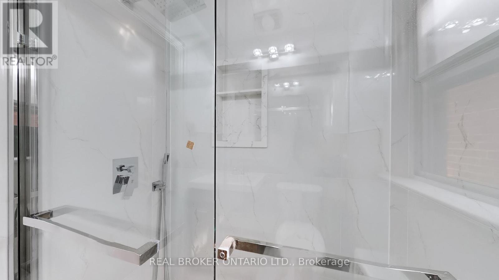 Upper - 451 Donlands Avenue, Toronto, Ontario  M4J 3S4 - Photo 4 - E12834784