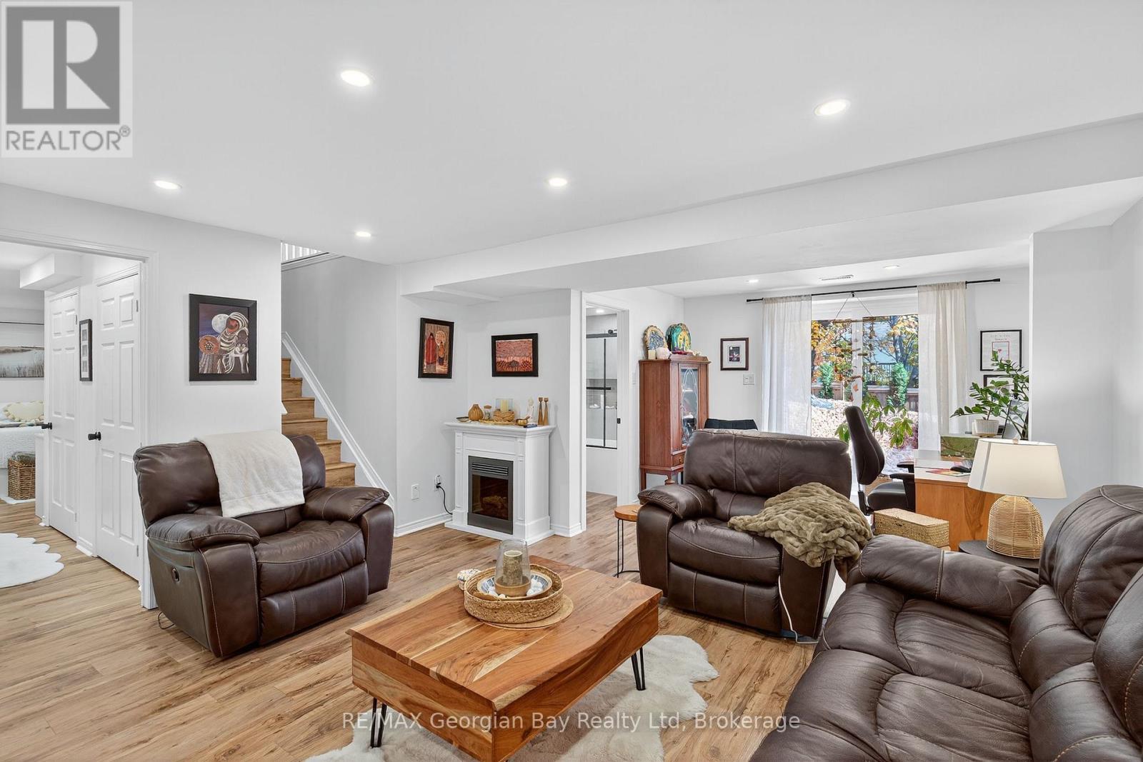 15 Lorne Avenue, Penetanguishene, Ontario L9M 1B1 - Photo 24 - S12837732