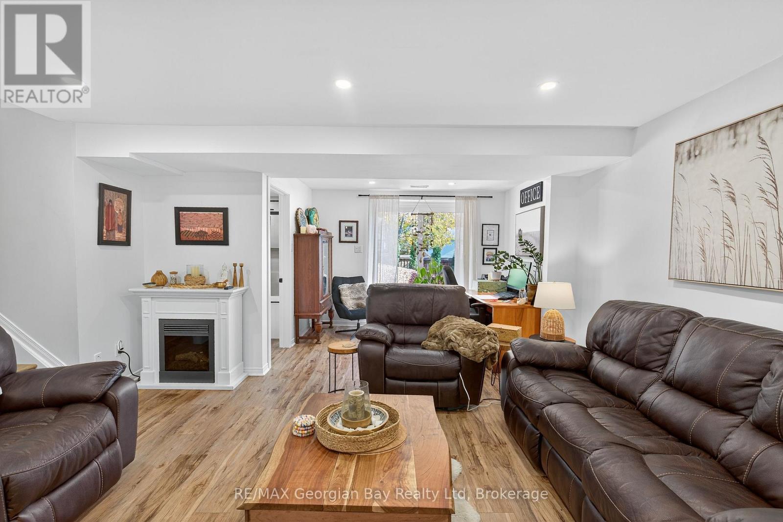 15 Lorne Avenue, Penetanguishene, Ontario L9M 1B1 - Photo 25 - S12837732