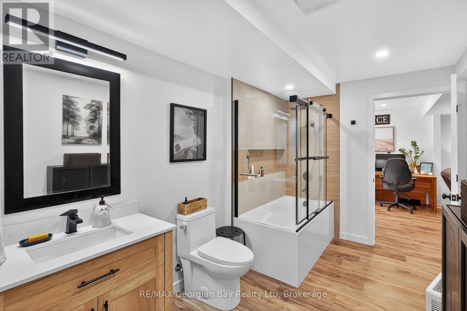 15 Lorne Avenue, Penetanguishene, Ontario L9M 1B1 - Photo 27 - S12837732