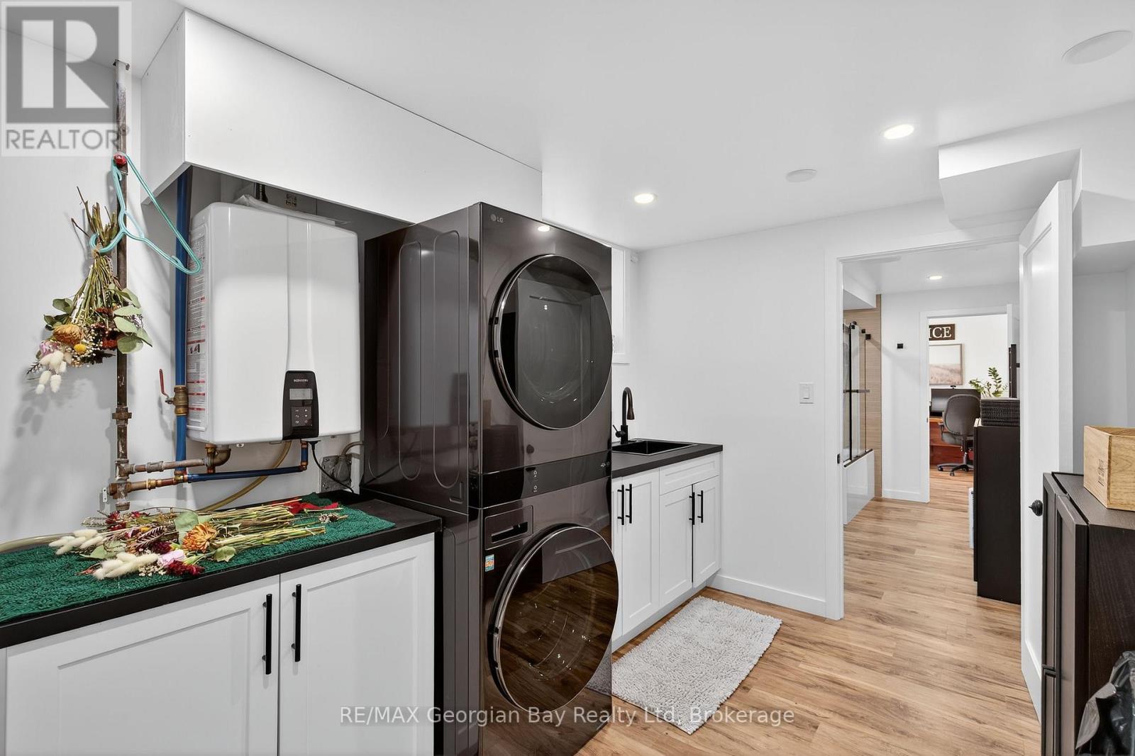 15 Lorne Avenue, Penetanguishene, Ontario L9M 1B1 - Photo 30 - S12837732