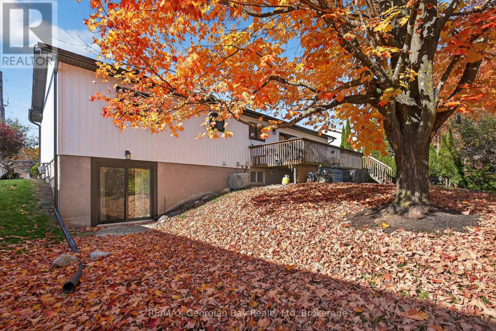 15 Lorne Avenue, Penetanguishene, Ontario L9M 1B1 - Photo 36 - S12837732