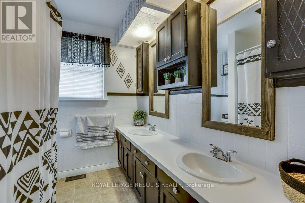 34 Charlotte Avenue, Tillsonburg, Ontario  N4G 4C3 - Photo 12 - X12837716