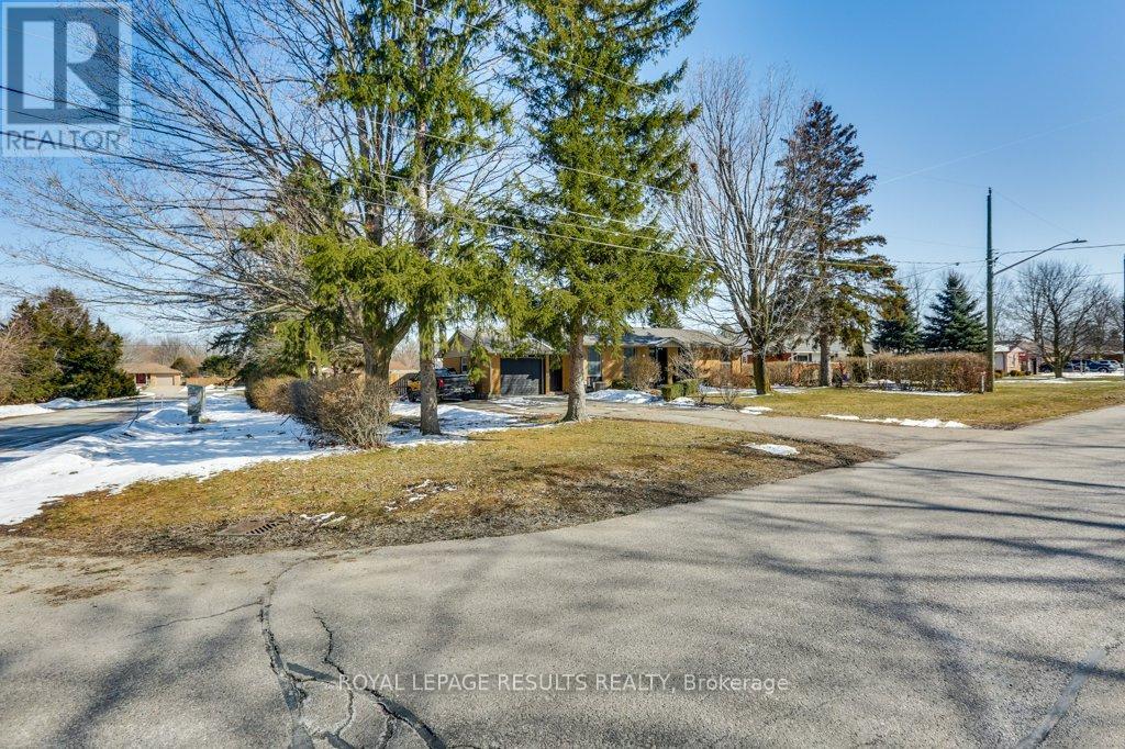 34 Charlotte Avenue, Tillsonburg, Ontario  N4G 4C3 - Photo 2 - X12837716