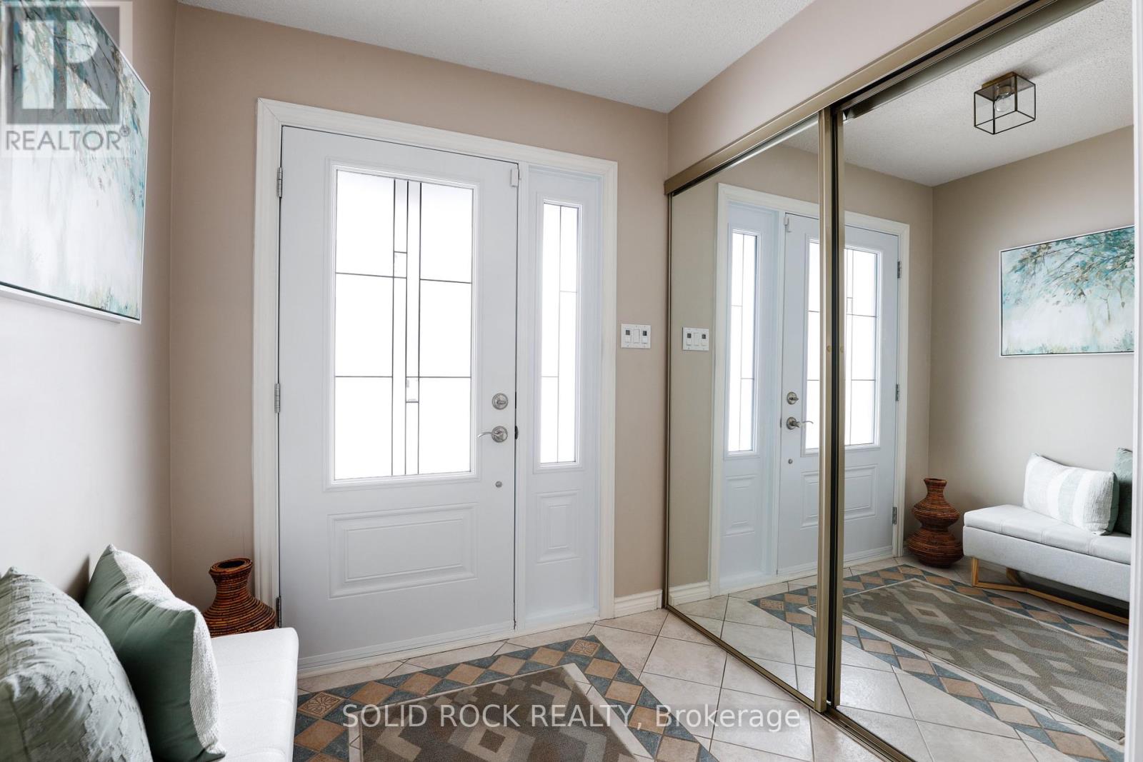 26 Paula Crescent, Ottawa, Ontario  K2H 9A4 - Photo 4 - X12837680