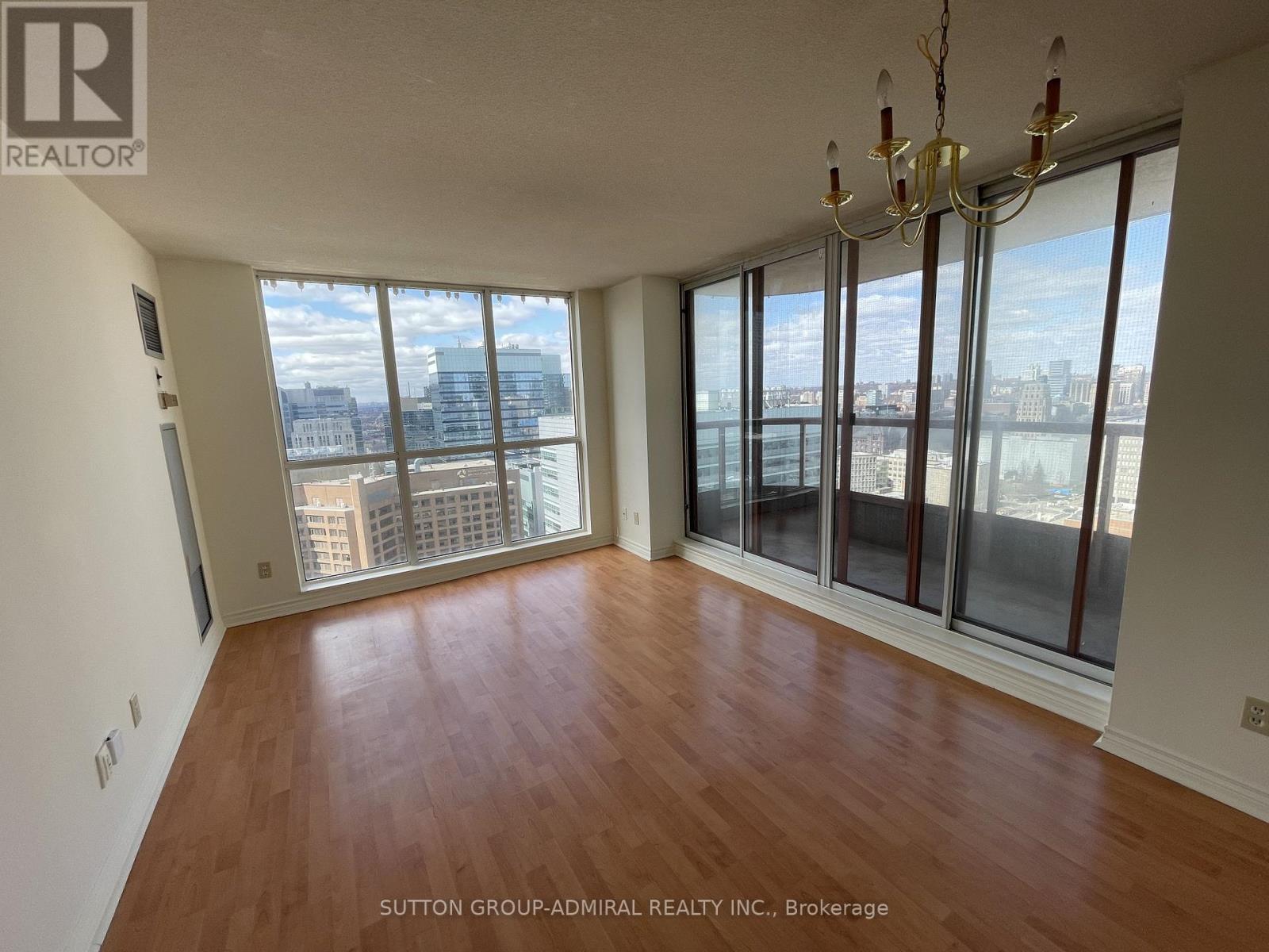 2406 - 736 Bay Street, Toronto (Bay Street Corridor), Ontario  M5G 1N6 - Photo 2 - C12837718