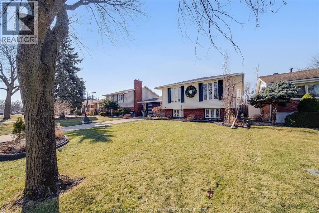 2915 Buttery Court, Windsor, Ontario  N9E 3W5 - Photo 2 - 26004099