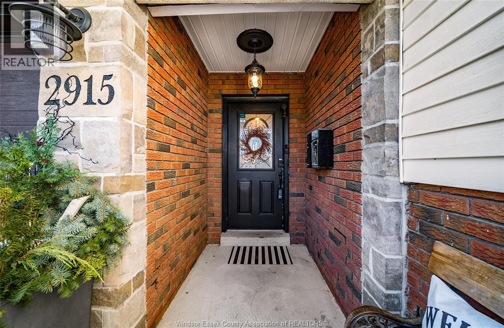 2915 Buttery Court, Windsor, Ontario  N9E 3W5 - Photo 3 - 26004099
