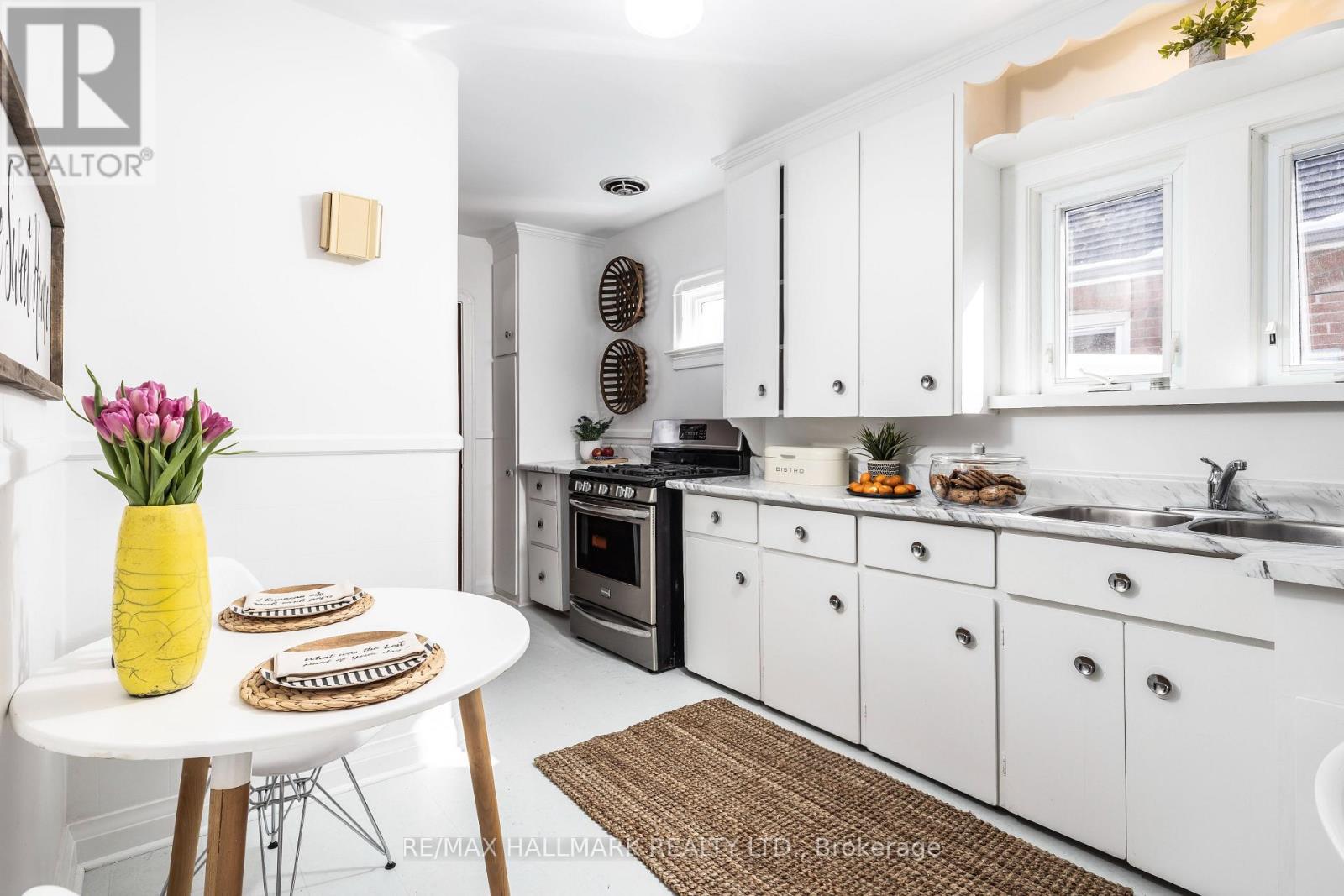 18 Fairside Avenue, Toronto, Ontario  M4C 3G9 - Photo 10 - E12837528