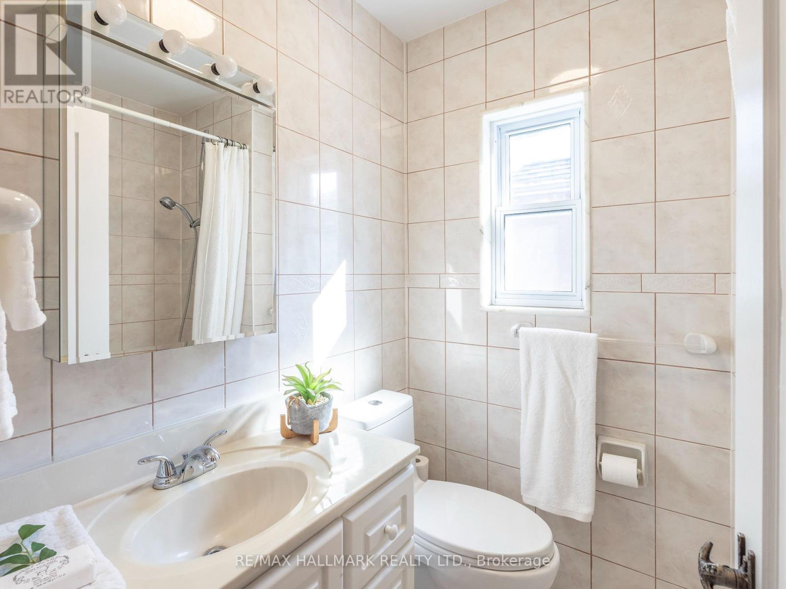 18 Fairside Avenue, Toronto, Ontario  M4C 3G9 - Photo 14 - E12837528